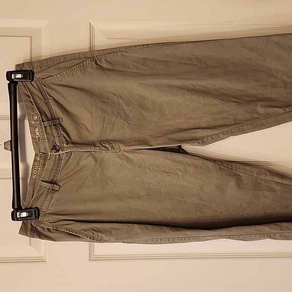 Capris - Picture 1 of 6